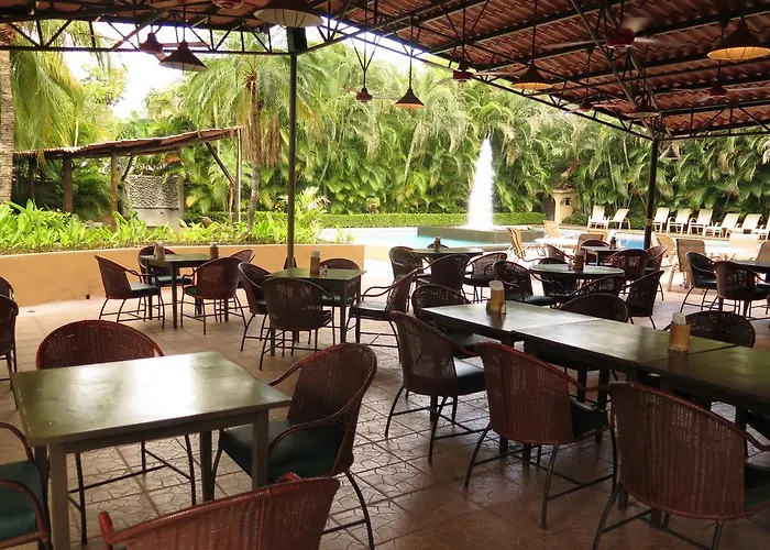 Coco Palms Hotel 3*