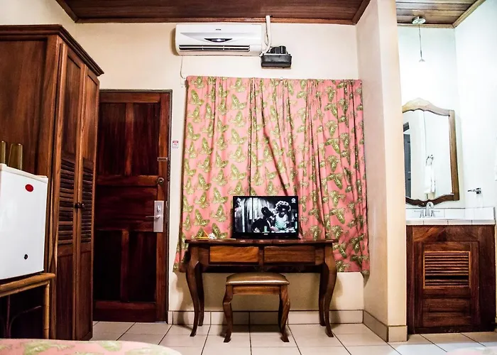 Coco Palms Hotel